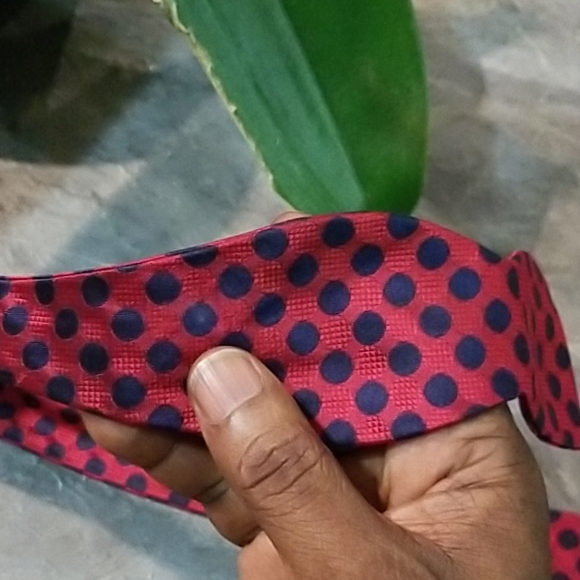 SELF TIE BOWTIE - Picture 3 of 3